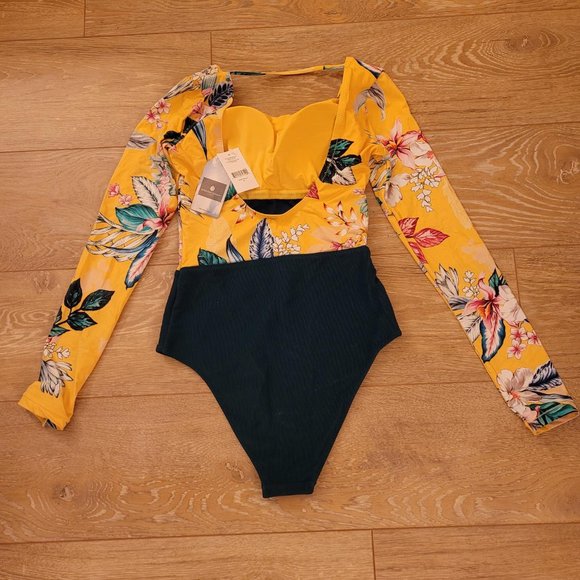 115. Everyday Sunday rashguard one piece Swimsuit. C. Tropic. Size M. NWT - Picture 2 of 5